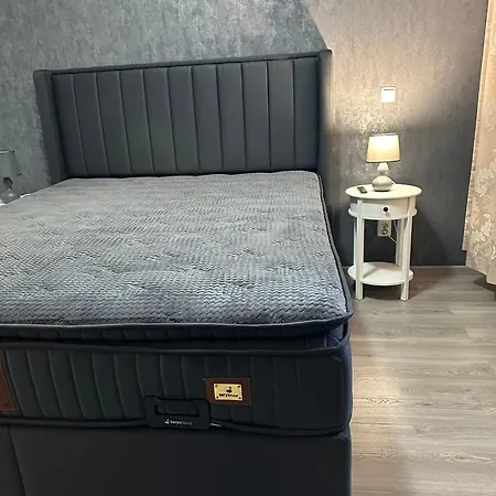 Alex Mnl Lux Free Parking D12