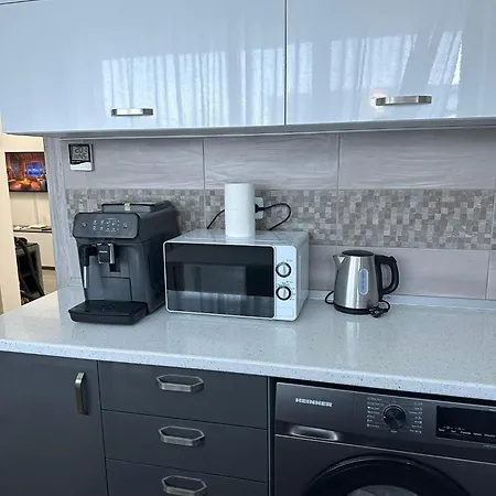 Alex Mnl Lux Free Parking D12