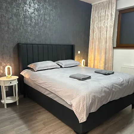 Alex Mnl Lux Free Parking D12