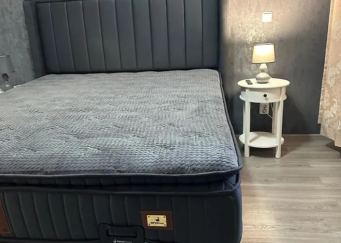 Alex Mnl Lux Free Parking D12