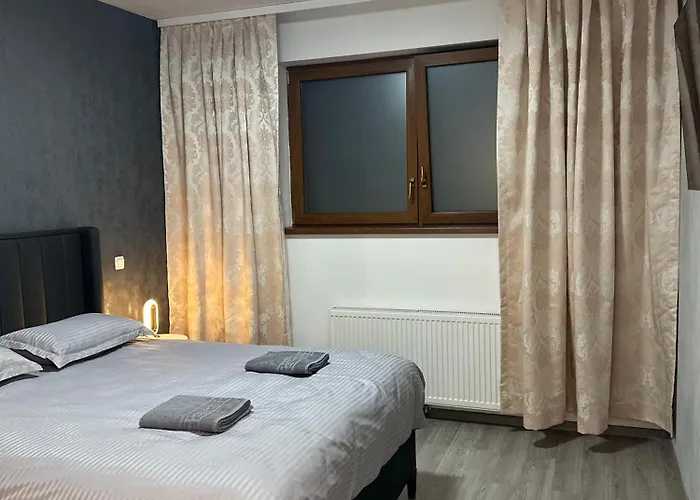 Alex Mnl Lux Free Parking D12